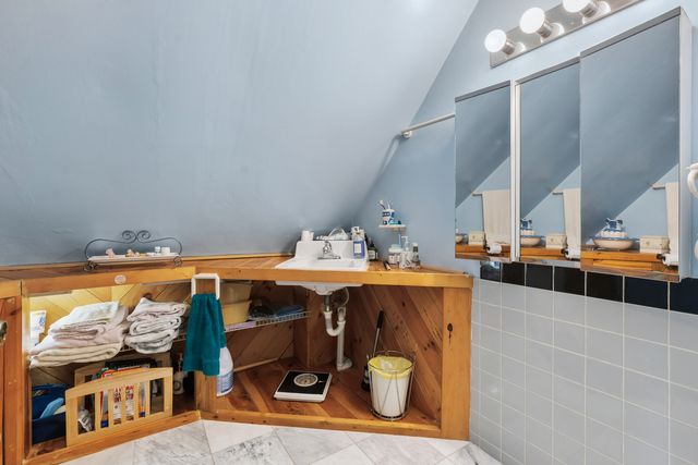1721 W Foster Avenue, Chicago, IL 60640
