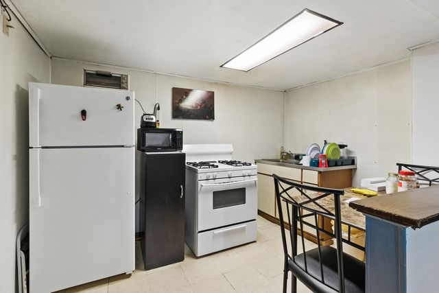 1721 W Foster Avenue, Chicago, IL 60640