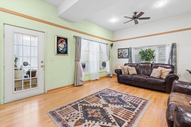 1721 W Foster Avenue, Chicago, IL 60640