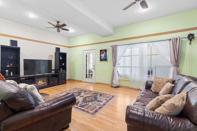 1721 W Foster Avenue, Chicago, IL 60640