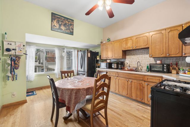 1721 W Foster Avenue, Chicago, IL 60640