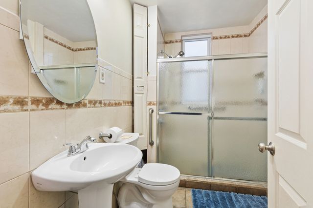 1721 W Foster Avenue, Chicago, IL 60640