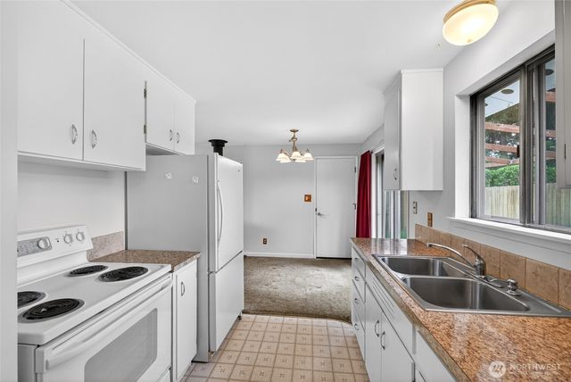 2717 SW 328th Street, Federal Way, WA 98023