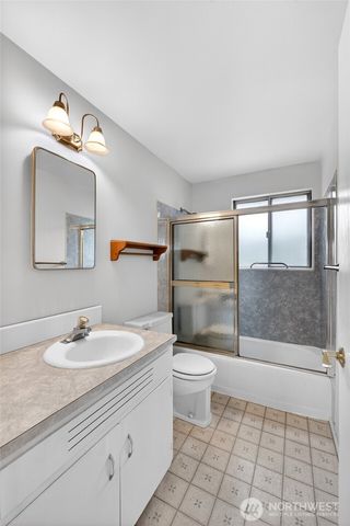 2717 SW 328th Street, Federal Way, WA 98023