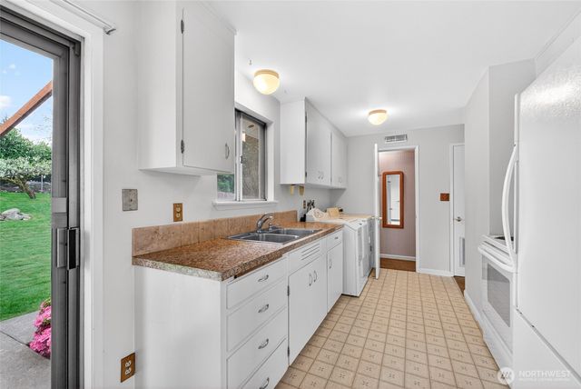 2717 SW 328th Street, Federal Way, WA 98023