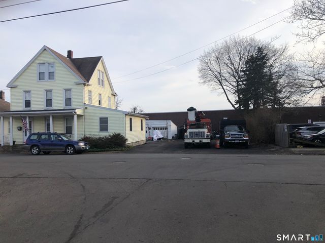 15 Oregon Avenue, Hamden, CT 06514