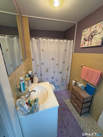 15 Oregon Avenue, Hamden, CT 06514