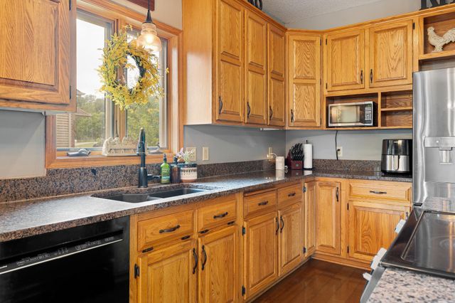 1845 Paulis Drive, Faribault, MN 55021