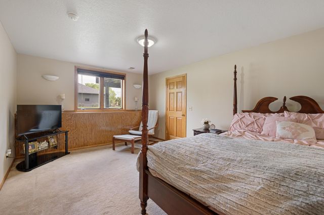 1845 Paulis Drive, Faribault, MN 55021