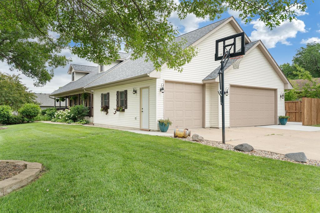 1845 Paulis Drive, Faribault, MN 55021