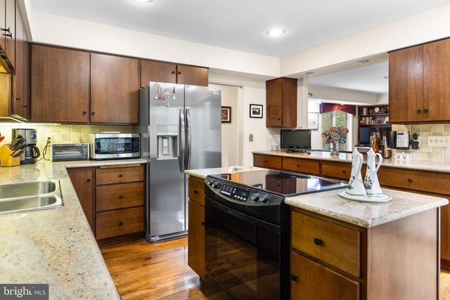 2 FOX POND, Spring House, PA 19477