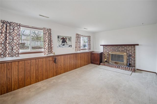 4102 E 25th Street, Des Moines, IA 50317