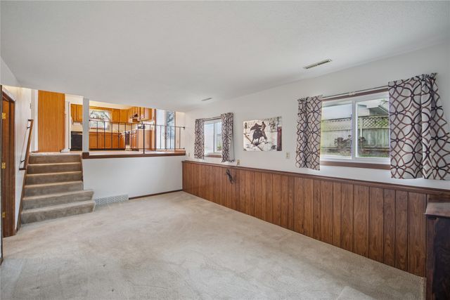 4102 E 25th Street, Des Moines, IA 50317