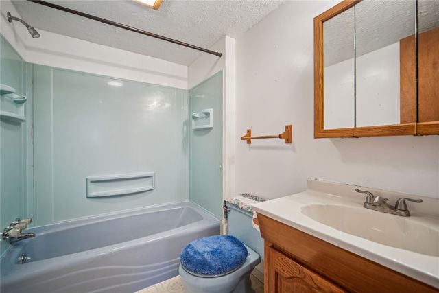 4102 E 25th Street, Des Moines, IA 50317