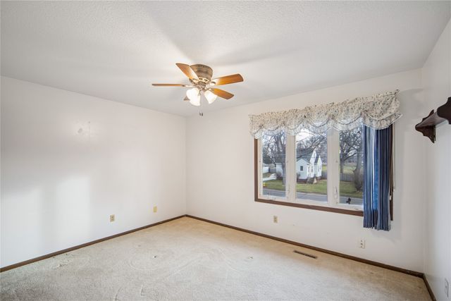 4102 E 25th Street, Des Moines, IA 50317