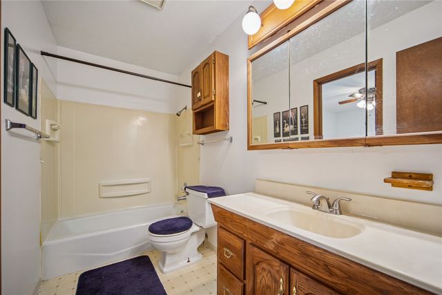 4102 E 25th Street, Des Moines, IA 50317