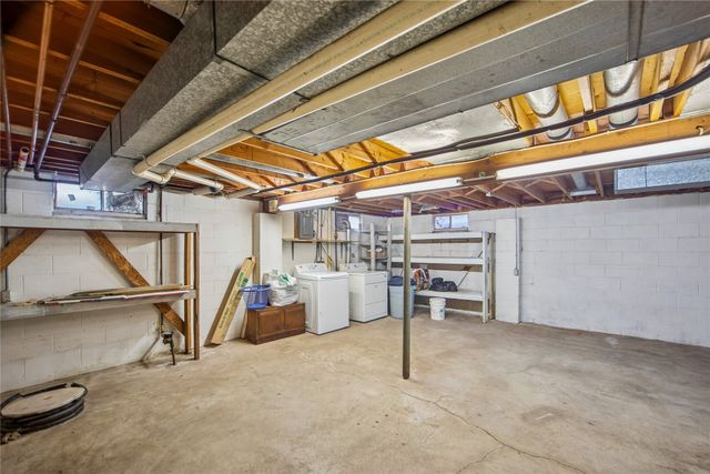 4102 E 25th Street, Des Moines, IA 50317