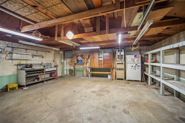 4102 E 25th Street, Des Moines, IA 50317