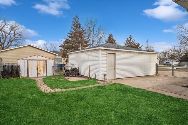 4102 E 25th Street, Des Moines, IA 50317