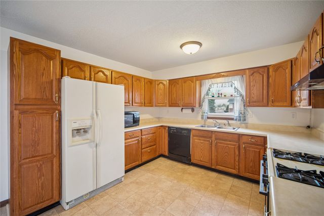 4102 E 25th Street, Des Moines, IA 50317