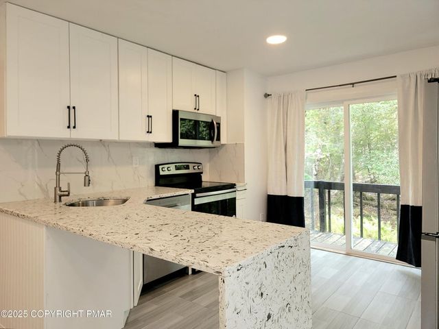 121 OVERLAND Drive, Tobyhanna Twp, PA 18334