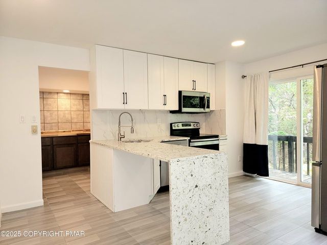 121 OVERLAND Drive, Tobyhanna Twp, PA 18334