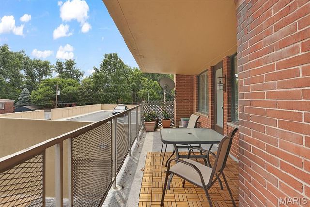 4466 W Pine Boulevard 2F, St Louis, MO 63108