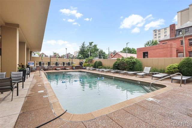 4466 W Pine Boulevard 2F, St Louis, MO 63108