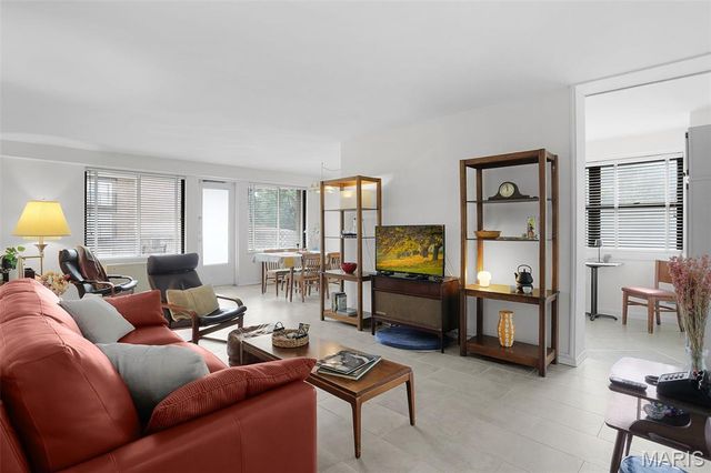 4466 W Pine Boulevard 2F, St Louis, MO 63108