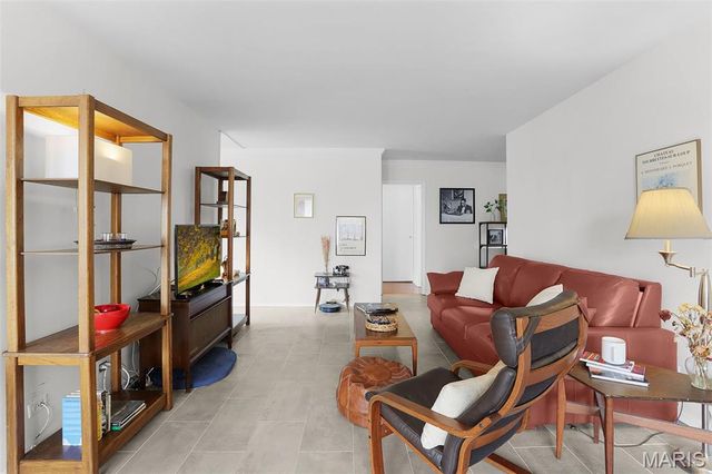 4466 W Pine Boulevard 2F, St Louis, MO 63108