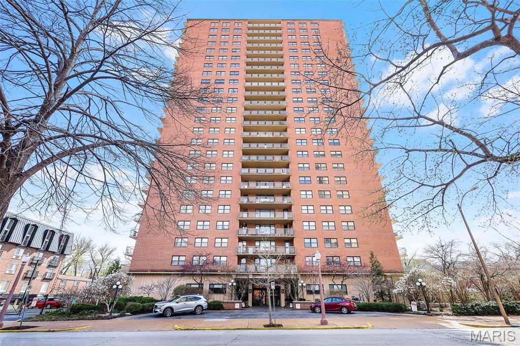 4466 W Pine Boulevard 2F, St Louis, MO 63108