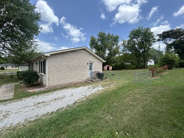 808 Goldcrest Dr, Springfield, TN 37172