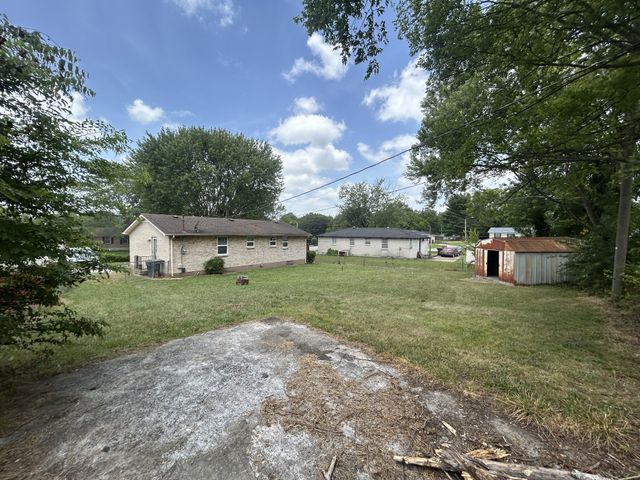 808 Goldcrest Dr, Springfield, TN 37172