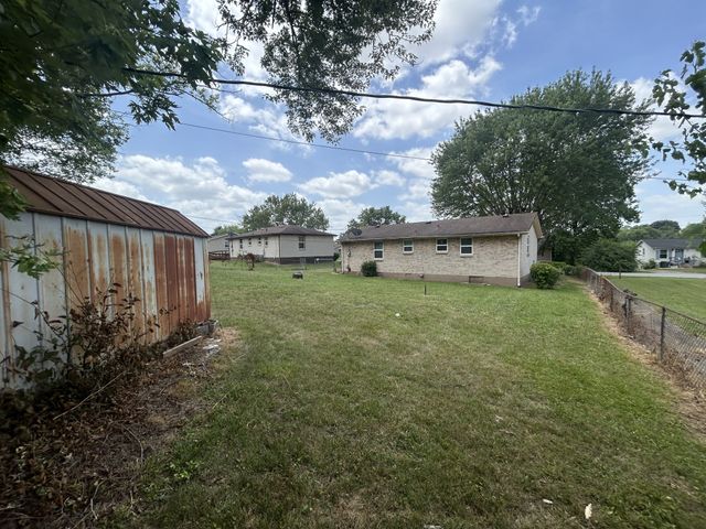 808 Goldcrest Dr, Springfield, TN 37172