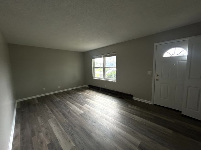 808 Goldcrest Dr, Springfield, TN 37172