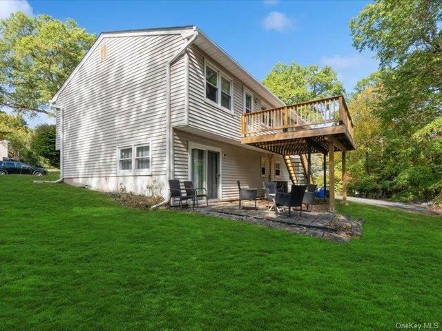 42 Mesa Place, Nanuet, NY 10954