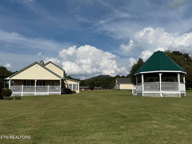 3237 Valley Home Rd, Sevierville, TN 37862