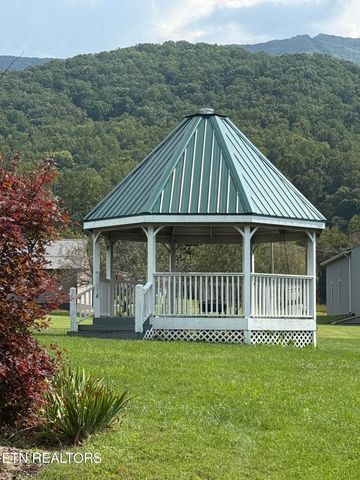 3237 Valley Home Rd, Sevierville, TN 37862