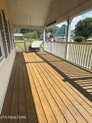 3237 Valley Home Rd, Sevierville, TN 37862