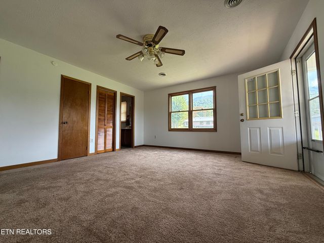 3237 Valley Home Rd, Sevierville, TN 37862