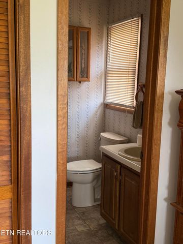 3237 Valley Home Rd, Sevierville, TN 37862