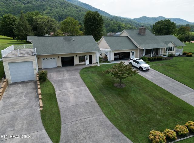 3237 Valley Home Rd, Sevierville, TN 37862
