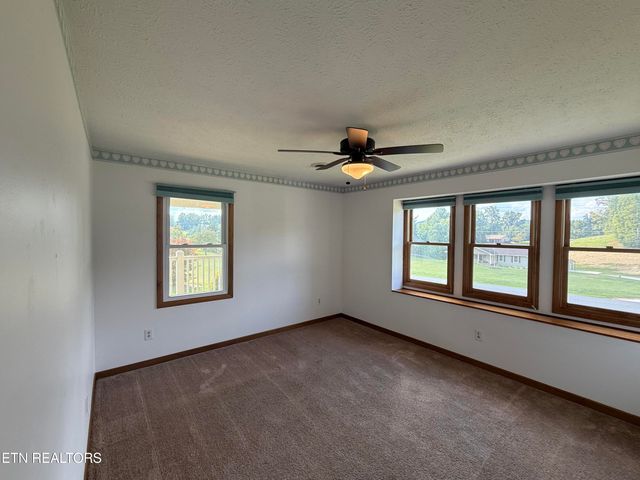 3237 Valley Home Rd, Sevierville, TN 37862