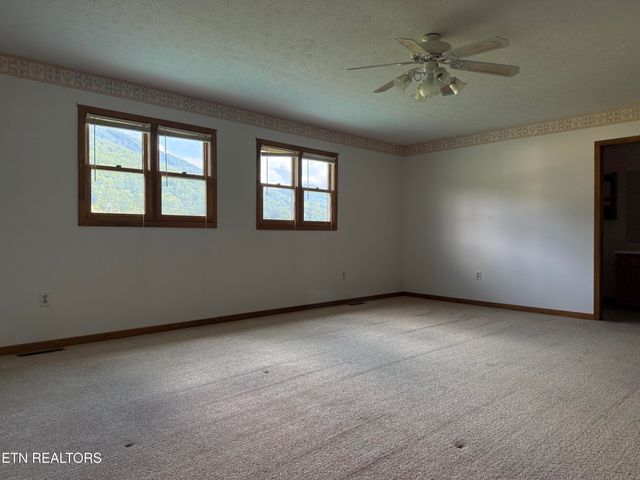 3237 Valley Home Rd, Sevierville, TN 37862