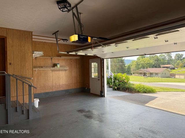 3237 Valley Home Rd, Sevierville, TN 37862