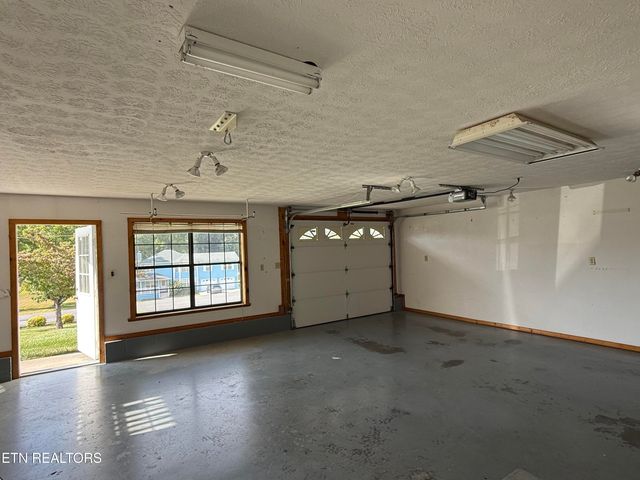 3237 Valley Home Rd, Sevierville, TN 37862