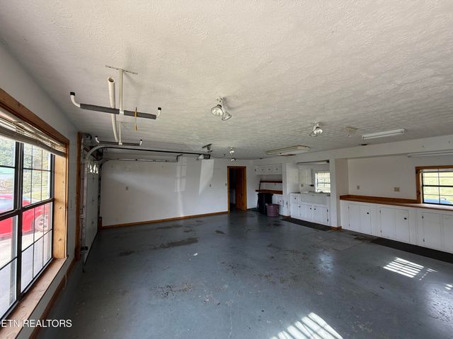 3237 Valley Home Rd, Sevierville, TN 37862