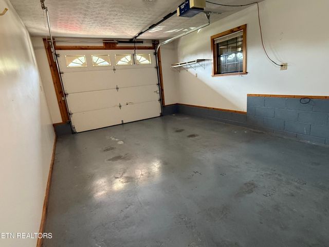 3237 Valley Home Rd, Sevierville, TN 37862