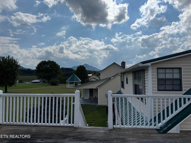 3237 Valley Home Rd, Sevierville, TN 37862