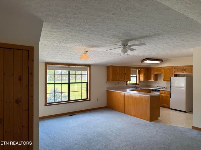 3237 Valley Home Rd, Sevierville, TN 37862